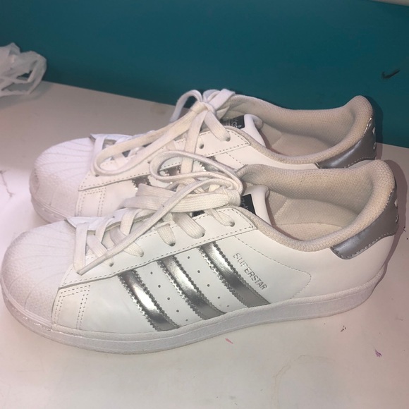 Adidas Silver Superstars - Picture 2 of 3